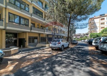 Edificio all\'aperto - Bilocale Via Giuseppe Mazzini
 
21, Gravina di Catania - foto 24