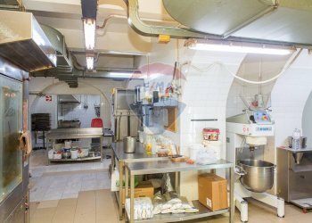 Cucina - Cafeteria - Cold Bar Viale Vittorio Veneto
 
35, Catania - photo 12