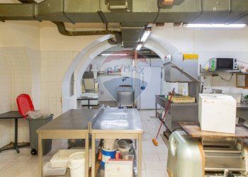 Cucina - Cafeteria - Cold Bar Viale Vittorio Veneto
 
35, Catania - photo 15