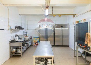 Cucina - Cafeteria - Cold Bar Viale Vittorio Veneto
 
35, Catania - photo 19