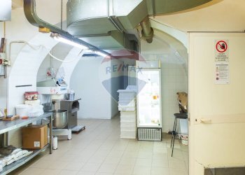 Cucina - Cafeteria - Cold Bar Viale Vittorio Veneto
 
35, Catania - photo 21