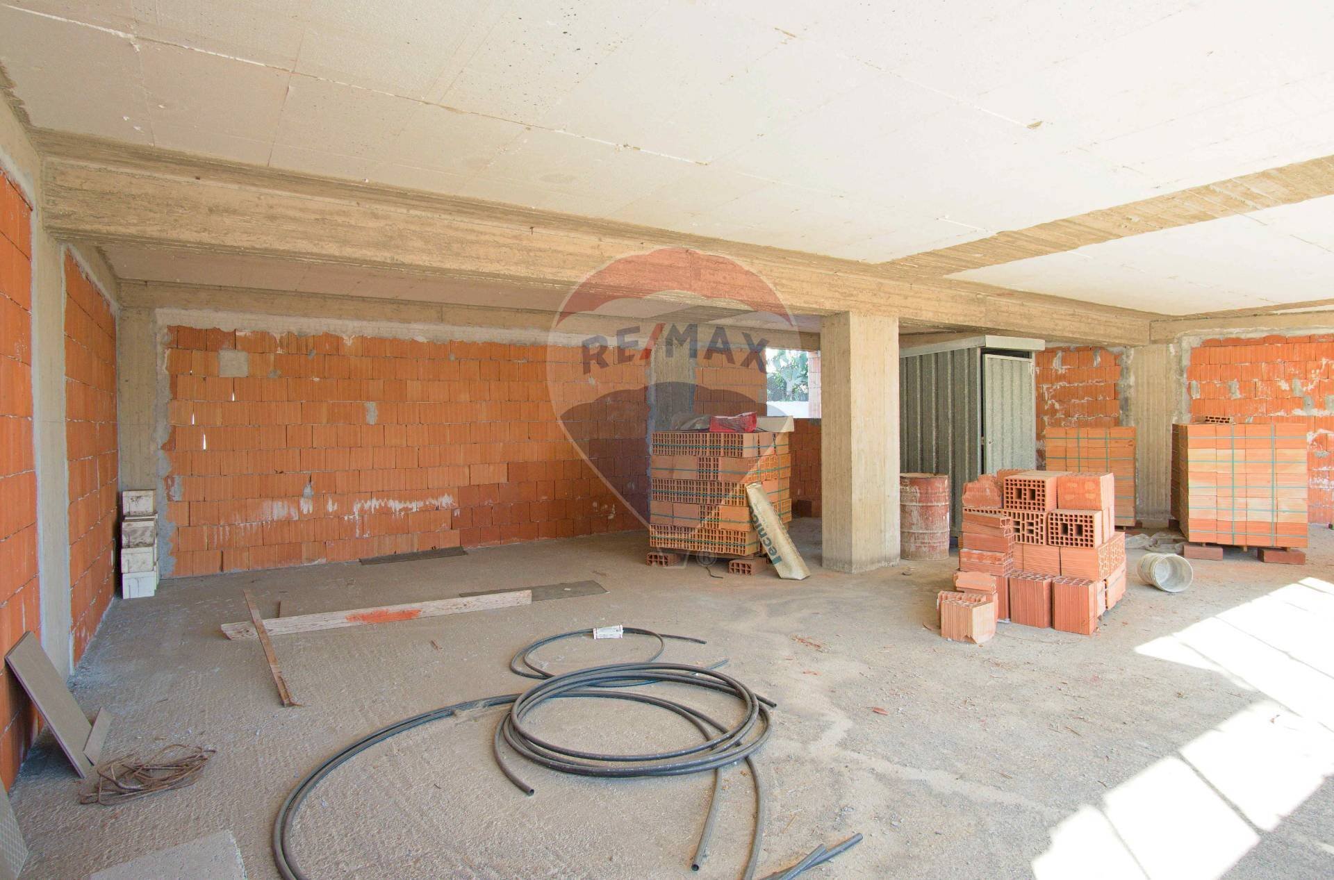 Stanza vuota - Locale Commerciale Via Marchese di Casalotto, Aci Sant'Antonio - foto 3