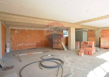 Stanza vuota - Locale Commerciale Via Marchese di Casalotto, Aci Sant'Antonio - foto 3