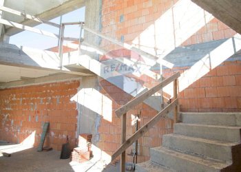 Scale - Locale Commerciale Via Marchese di Casalotto, Aci Sant'Antonio - foto 9