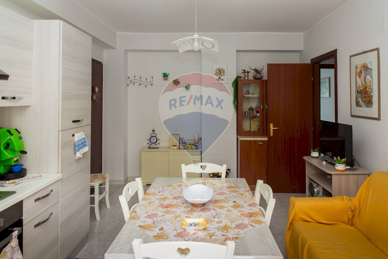 Sala da pranzo - Bilocale via dottor carbone
 
27, Mascali - foto 1