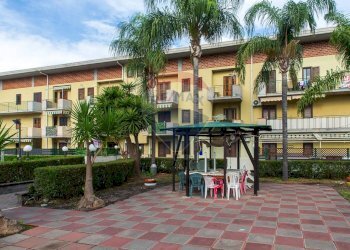 Edificio all\'aperto - Bilocale via dottor carbone
 
27, Mascali - foto 3