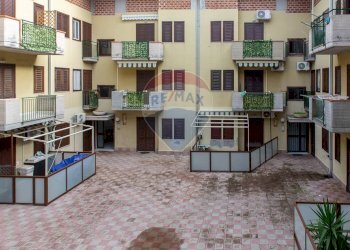 Edificio all\'aperto - Bilocale via dottor carbone
 
27, Mascali - foto 18