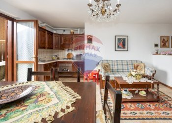 Sala da pranzo - Villa a Schiera via Cambrembolo
 
19, Valleve - foto 5