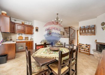 Sala da pranzo - Villa a Schiera via Cambrembolo
 
19, Valleve - foto 7
