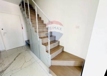 Scale - Villa Bifamiliare Corso Italia
 
209, Savona - foto 17