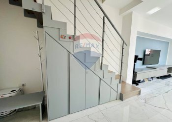 Scale - Villa Bifamiliare Corso Italia
 
209, Savona - foto 18