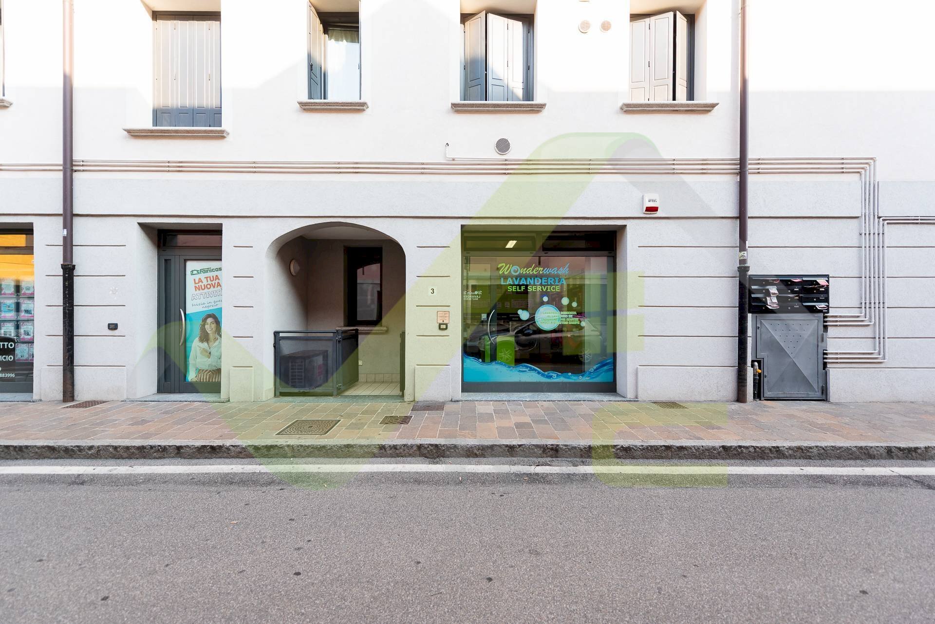 Foto 1 - Shop VIA NASSIRYA
 
3, Vignate - photo 1