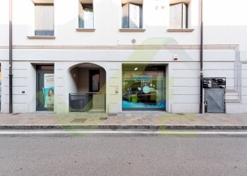 Foto 1 - Negozio VIA NASSIRYA
 
3, Vignate - foto 1