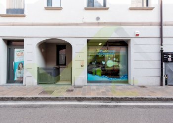 Foto 2 - Negozio VIA NASSIRYA
 
3, Vignate - foto 2