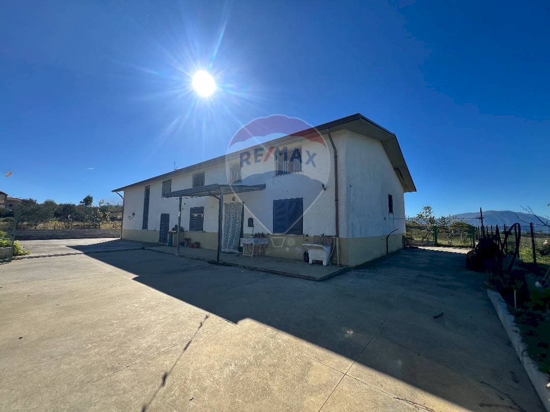 Casa all\'aperto - Casa indipendente C/da Rapinella
 
snc, Fragneto Monforte - foto 1