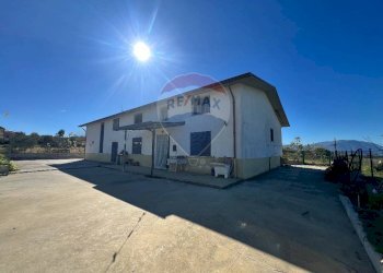 Casa all\'aperto - Casa indipendente C/da Rapinella
 
snc, Fragneto Monforte - foto 1