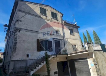 Edificio all\'aperto - Semi-detached house Via Procusi
 
61, Solopaca - photo 1