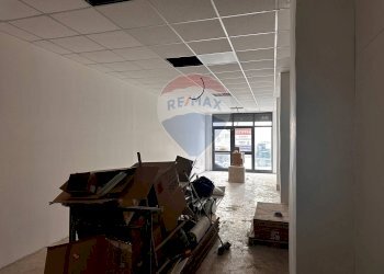 Hall / corridoio - Locale Commerciale via Torre della Catena
 
136, Benevento - foto 1