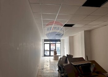 Hall / corridoio - Locale Commerciale via Torre della Catena
 
136, Benevento - foto 2