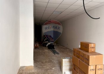 Hall / corridoio - Locale Commerciale via Torre della Catena
 
136, Benevento - foto 3