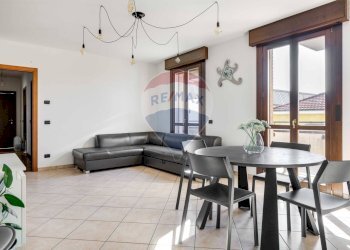 Sala da pranzo - Trilocale via Merano
 
16, Busto Arsizio - foto 9