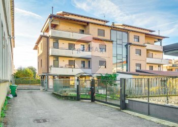Edificio all\'aperto - Trilocale via Merano
 
16, Busto Arsizio - foto 1