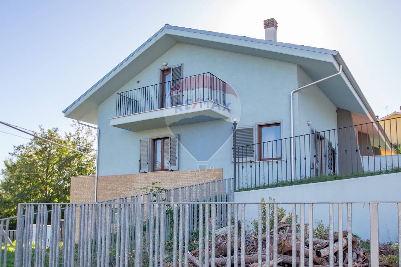 Casa all\'aperto - Villa a Schiera Via Luigi Renzetti
 
snc, Chieti - foto 1