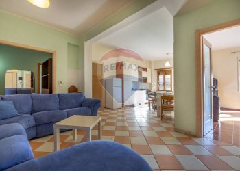 Sala da pranzo - Appartamento via Tommaso Scaraviglia
 
106, Chieti - foto 1