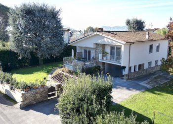 vendesi villetta indipendente con giardino capanno - Villa Via di Marlia 274, Capannori - foto 2