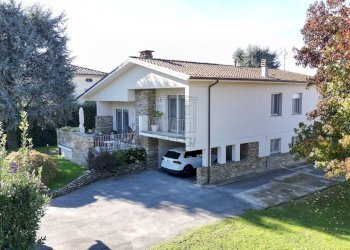 vendesi villetta indipendente con giardino capanno - Villa Via di Marlia 274, Capannori - foto 4