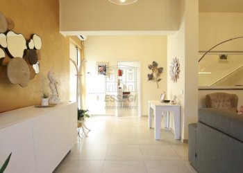 vendesi villetta indipendente con giardino capanno - Villa Via di Marlia 274, Capannori - foto 13