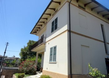 DSC04036.jpg - Casa indipendente Via G. Garibaldi 64, San Lorenzo in Campo - foto 3