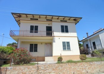 DSC04012.JPG - Casa indipendente Via G. Garibaldi 64, San Lorenzo in Campo - foto 1