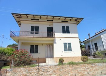 47526.jpg - Casa indipendente Via G. Garibaldi 64, San Lorenzo in Campo - foto 2