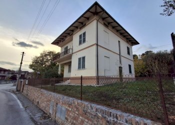 96cefa1d-ea40-465d-b0d7-6ff53cdad62b.jpg - Casa indipendente Via G. Garibaldi 64, San Lorenzo in Campo - foto 6