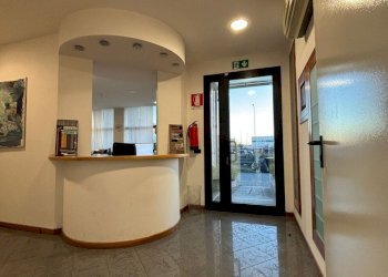 PHOTO-2025-11-06-17-19-082.jpg - Laboratorio Via Castonella, Campi Bisenzio - foto 3