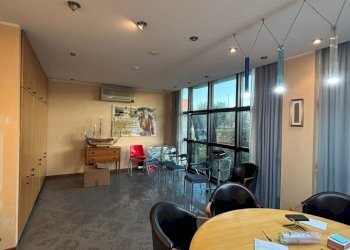 PHOTO-2025-11-06-17-19-09.jpg - Laboratorio Via Castonella, Campi Bisenzio - foto 4