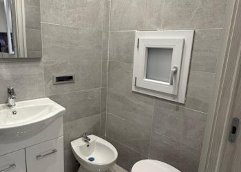 4. bagno.jpg - Trilocale VIA PAGLIA 20, Genova (zona Sestri Ponente) - foto 15