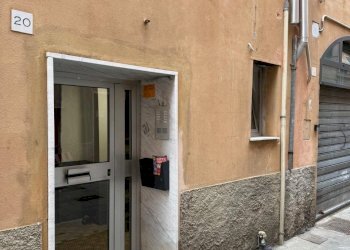 5.0 edificio.jpg - Trilocale VIA PAGLIA 20, Genova (zona Sestri Ponente) - foto 18