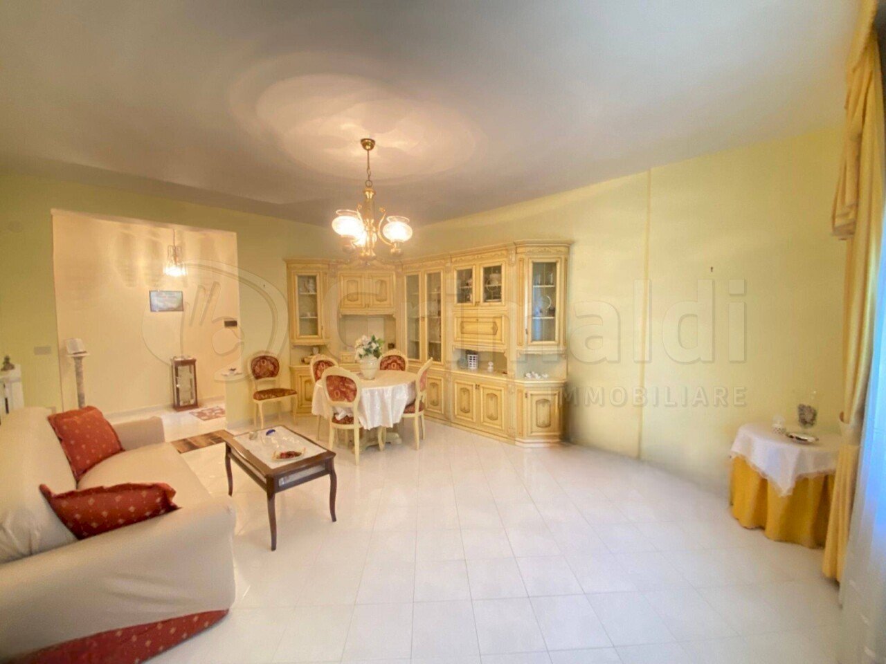 1 Salone.JPG - Three-room apartment Giugliano in Campania - photo 1