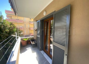 9. balcone salone e camera matrimoniale.JPG - Trilocale Giugliano in Campania - foto 9