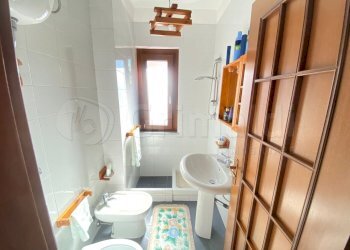 11 bagno 2.JPG - Trilocale Giugliano in Campania - foto 11