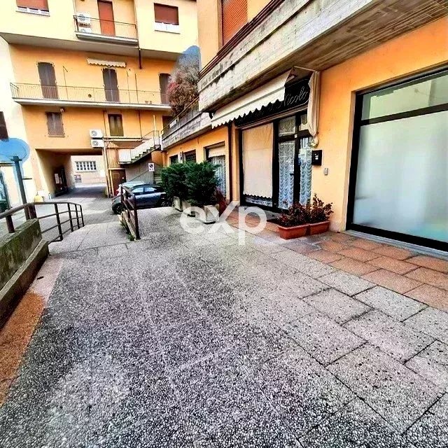 Shop Via Salvatore Sassi, Lecco - photo 1