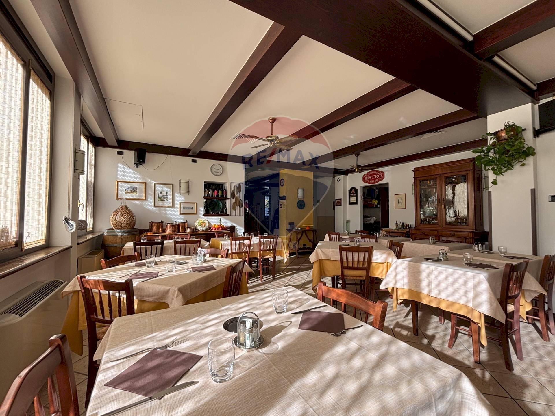 Sala da pranzo - Attività Commerciale VIA PORRO
 
8, Induno Olona - foto 1