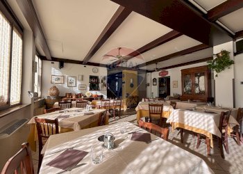 Sala da pranzo - Attività Commerciale VIA PORRO
 
8, Induno Olona - foto 1