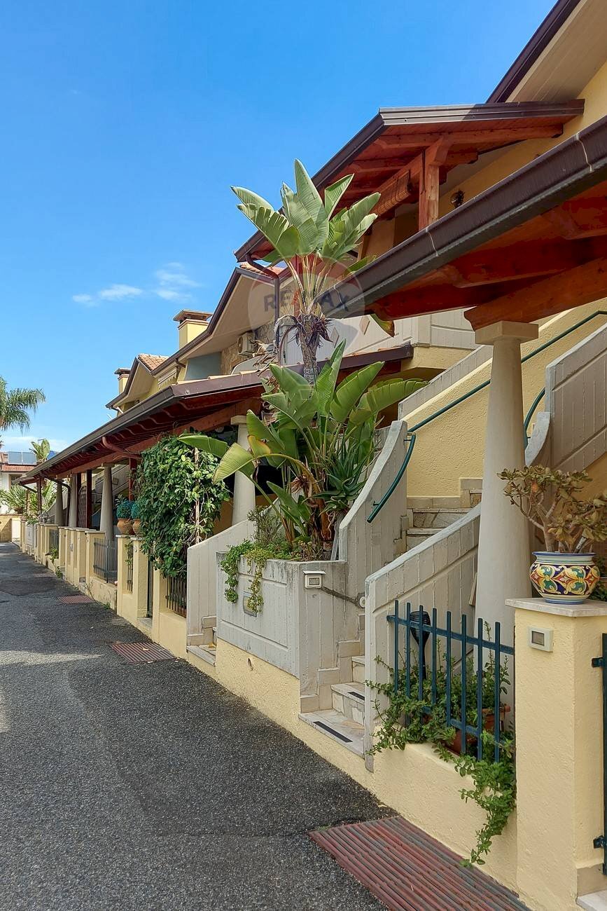 Edificio all\'aperto - Three-room apartment Via Gaspare Amodeo
94, Oliveri - photo 2