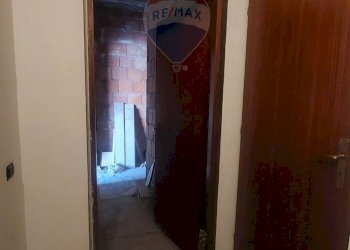 Hall / corridoio - Trilocale Corso Ara di Giove
 
273, Pedara - foto 5