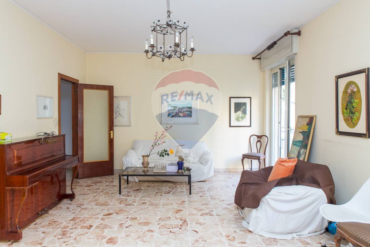 Soggiorno - Appartamento via federico ciccaglione
 
10, Catania - foto 2