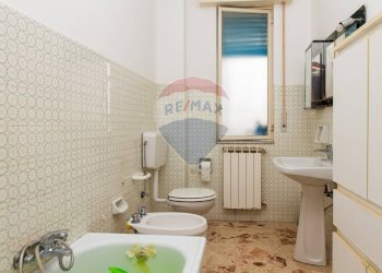 Bagno - Appartamento via federico ciccaglione
 
10, Catania - foto 24