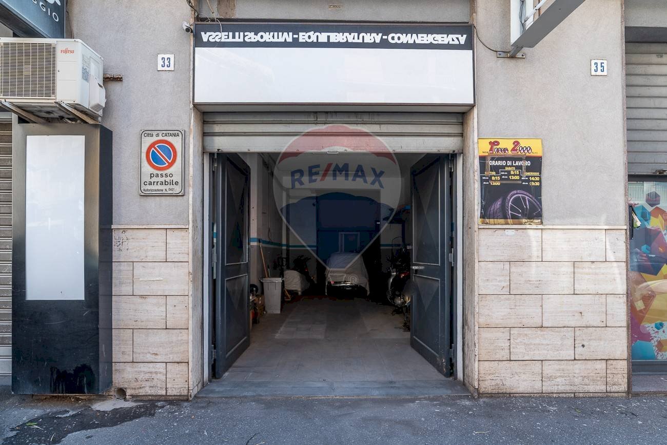 Edificio all\'aperto - Locale Commerciale Via Ammiraglio Caracciolo
 
33, Catania - foto 2